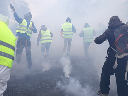 הפגנה בפריז נגד הממשלה (צילום: AP, חדשות)