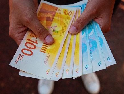 אם כבר לבזבז את הכסף שלכם, אז ביום הזה (צילום: Evgeniy pavlovski, shutterstock)