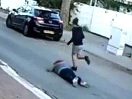 "פני הקשישה נחבטו בחוזקה על האספלט"