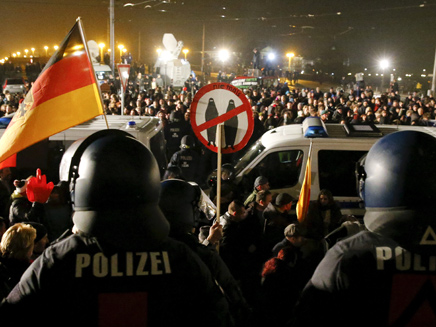 הפגנת ימין קיצוני בגרמניה (צילום: רויטרס, חדשות)