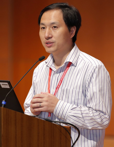 החוקר הסיני הא ג'יאנקוי מדבר בכנס בהונג קונג (צילום: ap)