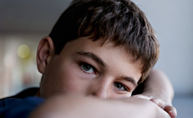 ילד עצוב (צילום: Fresnel, Shutterstock)