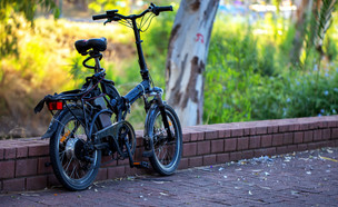 אופניים חשמליים (צילום: shutterstock By Layue)