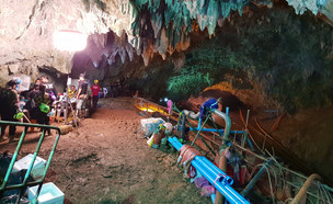 המערה בתאילנד (צילום:  Jig Evil, shutterstock)