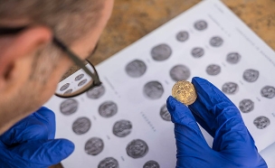 צפו: המטמון שנמצא בקיסריה (צילום: יניב ברמן, באדיבות החברה לפיתוח קיסריה, חדשות)