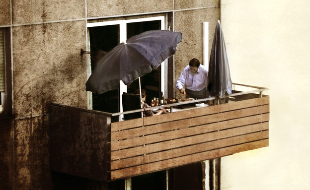 מנגל על המרפסת (אילוסטרציה: By Dafna A.meron, shutterstock)