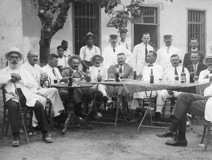 הארוחה בשנת 1918 (צילום: יחצ)