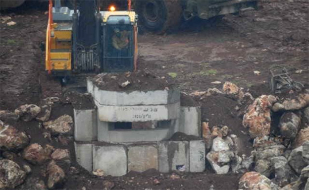 חיזבאללה מתעד את עבודות צה"ל על המנהרות (צילום: חדשות)