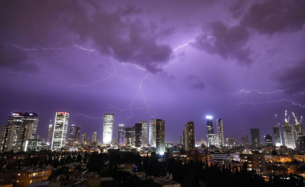 סופת ברקים בתל אביב (צילום: עופר עברי, חדשות)