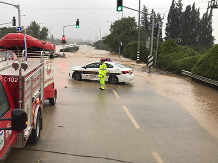 מזג אוויר סוער ברחבי הארץ (צילום: דוברות המשטרה, חדשות)