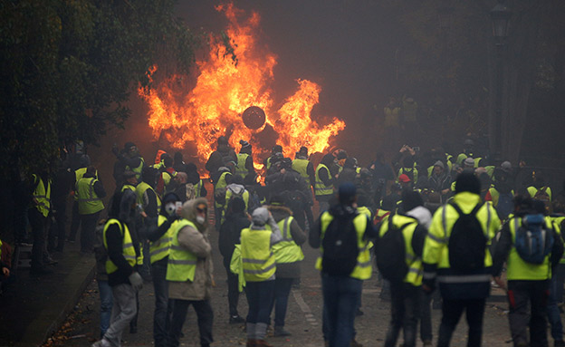 הפגנות בפריז (צילום: רויטרס, חדשות)