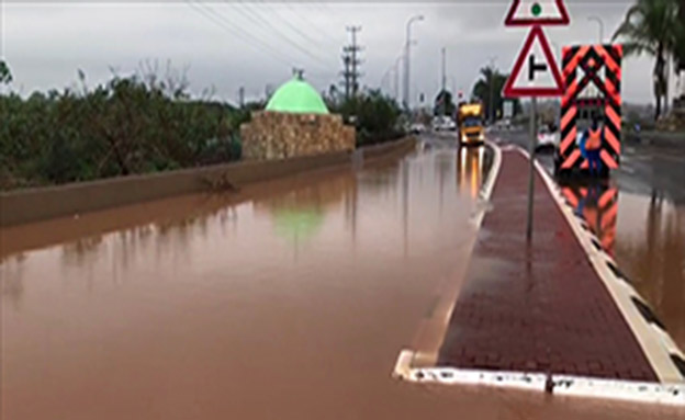 הצפה בכביש 55 ליד כפר סבא (צילום: גיא שפירא, חדשות)