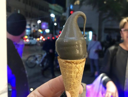 גלידה שחורה ליאור קוקה (צילום: ליאור קוקה, יחסי ציבור)