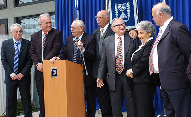 מפלגת הגמלאים אחרי הבחירות ב-2006‎ (צילום: פלאש 90, חדשות)