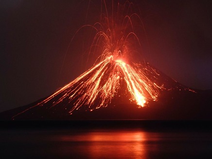 התפרצות הר הגעש באינדונזיה (צילום: Sky News, חדשות)