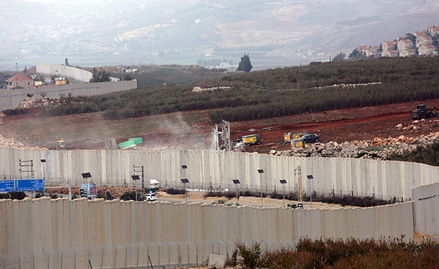 עבודות הנדסה על מנהרות בגבול הצפון עם לבנון (צילום: רויטרס, חדשות)