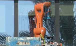 אוזמו - רובוט ניקוי חלונות (צילום: התכנית הכלכלית, חדשות)