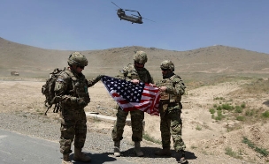 הודה לחיילים על שירותם (צילום: רויטרס, חדשות)