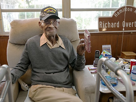 ריצ'ארד אוברטון, נפטר בגיל 112 (צילום: איי.פי, חדשות)