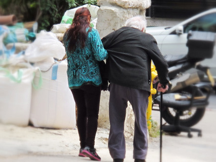 מתקיימים מקצבת זקנה בלבד (צילום: חיים ריבלין, חדשות) מתקיימים מקצבת זקנה בלבד (צילום: חיים ריבלין, חדשות)