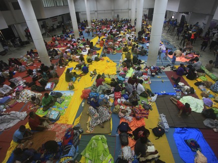 אלפים במקלטים (צילום: AP, חדשות)