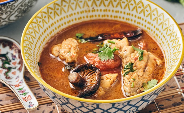 מרק טום יאם תאילנדי עם בורי ושיטאקי