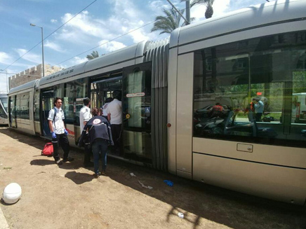 פיגוע דקירה ברכבת הקלה בירושלים (צילום: תיעוד מבצעי מד