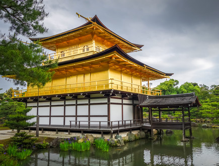 המקדש המוזהב בקיוטו, יפן (צילום: Daboost / Shutterstock.com)