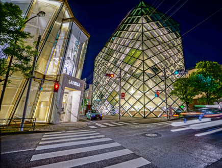 בוטיק פראדה, שדרת אומוטסנדו, טוקיו (צילום: August_0802 / Shutterstock.com)