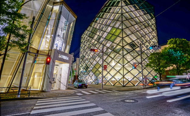 בוטיק פראדה, שדרת אומוטסנדו, טוקיו (צילום: August_0802 / Shutterstock.com)