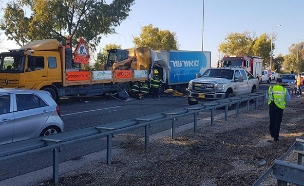 זירת התאונה, הערב (צילום: דוברות המשטרה, חדשות)