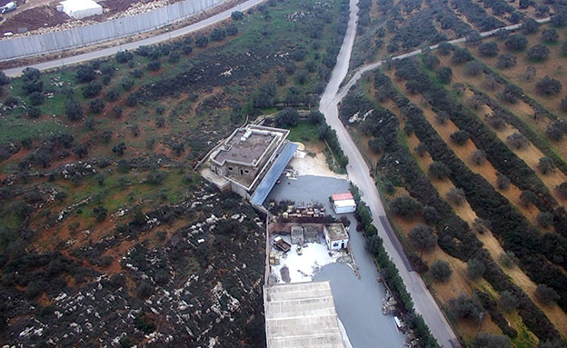 מפעל בכפר כילא שהוצף בבטון (צילום: דובר צה"ל, חדשות)