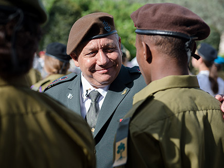 במהלך קבלת הפנים בטקס מצטייני הנשיא (צילום: דובר צה''ל, חדשות)