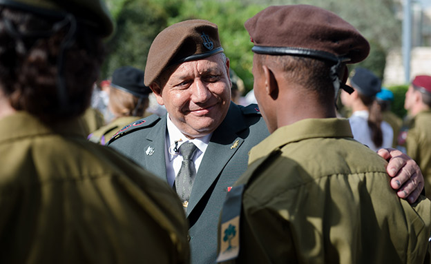 במהלך קבלת הפנים בטקס מצטייני הנשיא (צילום: דובר צה''ל, חדשות)