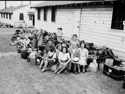 פליטים בפורט אונטריו (צילום: AP)