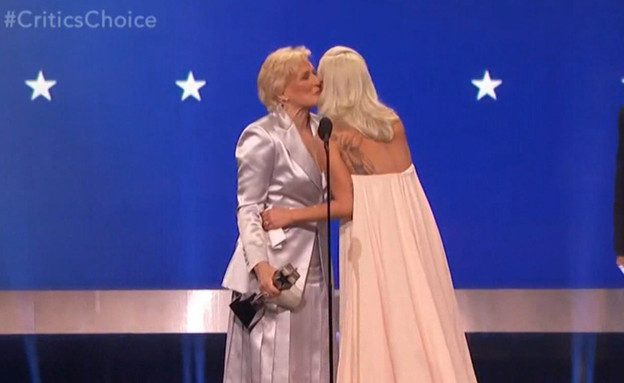 ליידי גאגא וגלן קלוז מפתיעות בטקס "גלובוס הזהב"