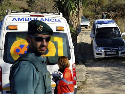 מאמצי חילוץ פעוט שנפל לבור בספרד (צילום: AP, חדשות)