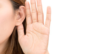 אוזן של אישה (צילום:  Bohbeh, shutterstock)