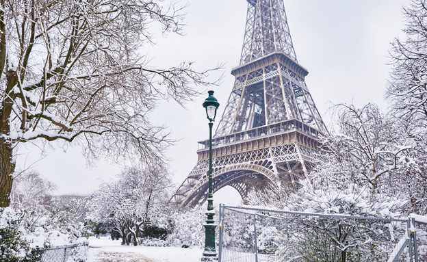 פריז בשלג (צילום: Ekaterina Pokrovsky, shutterstock)