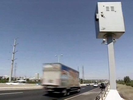 מכמונת מהירות בכביש (צילום: חדשות 2)
