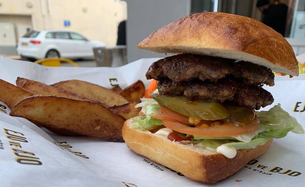 עיז'ו וביז'ו - המבורגר של עיז'ו (צילום: איילה כהן, mako אוכל)