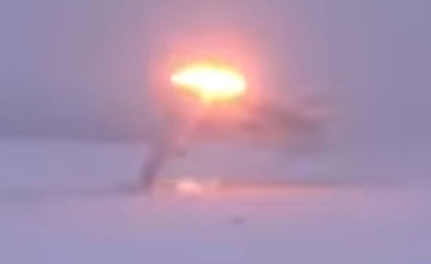 מפציץ טופולב התפרק בנחיתה (צילום: מסך, YouTube)
