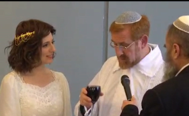 קול חתן: ח"כ יהודה גליק בחתונה שהפתיעה את הכנסת (צילום: מתוך "חדשות הבוקר" , קשת12)