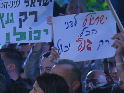 שלטי התמיכה בגנץ (צילום: החדשות)