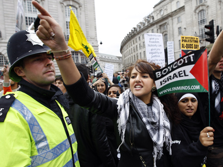 מחאה אנטי ישראלית בלונדון (צילום: רויטרס, חדשות)