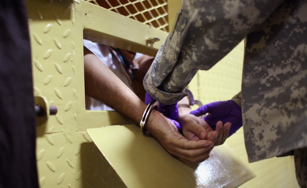 חייל בכלא (צילום: John Moore, gettyimages)