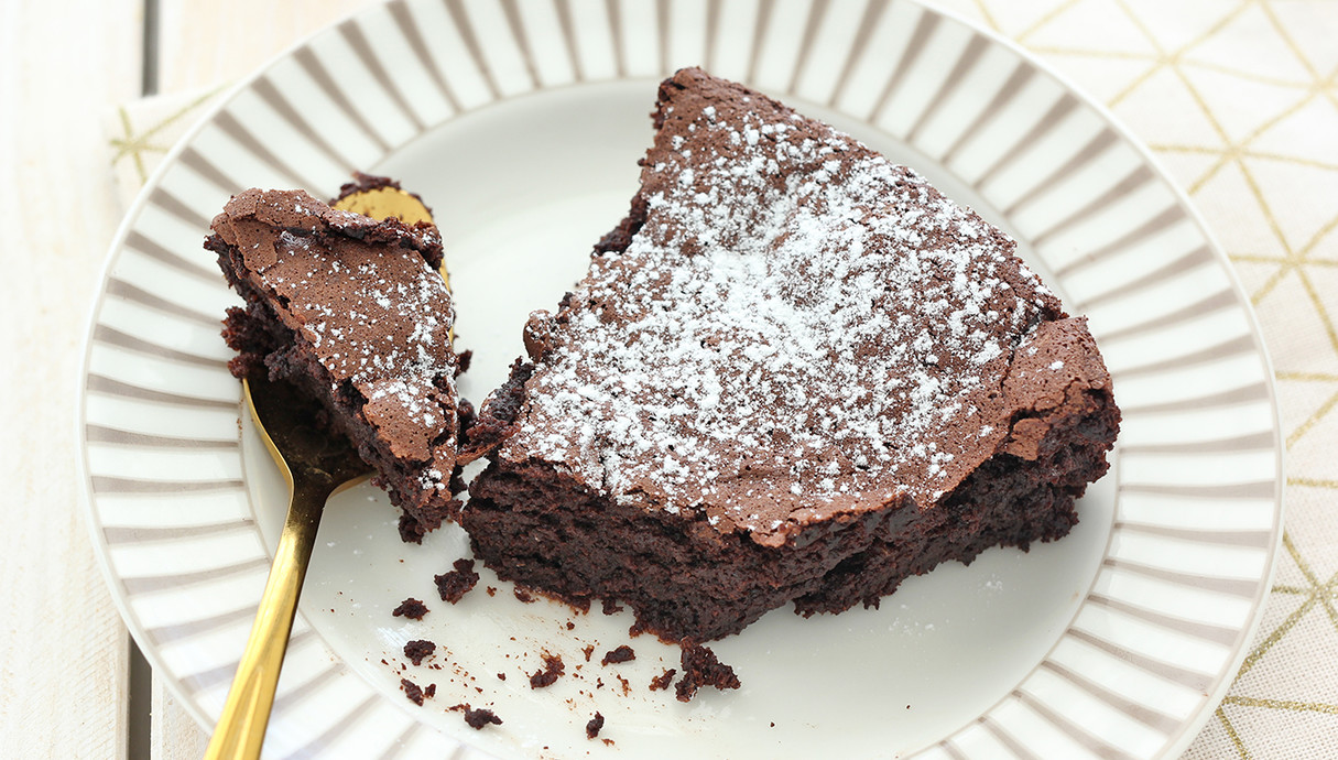 עוגת שוקולד קטיפתית ומהירה (צילום: ענבל לביא)