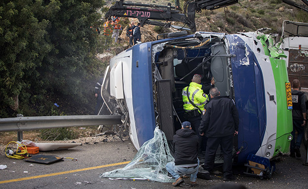 זירת התאונה, הבוקר (צילום: נועם רבקין פנטון / פלאש 90, חדשות)