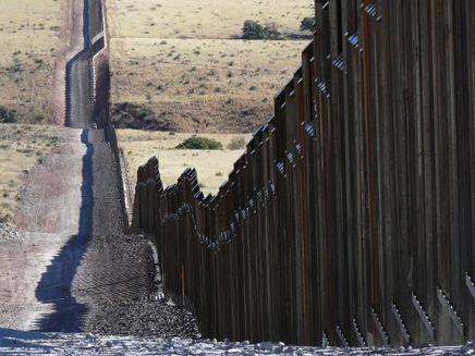 החומה בגבול מקסיקו (צילום: חדשות)