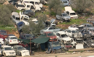 בתי קברות לא חוקיים למכוניות (צילום: החדשות)